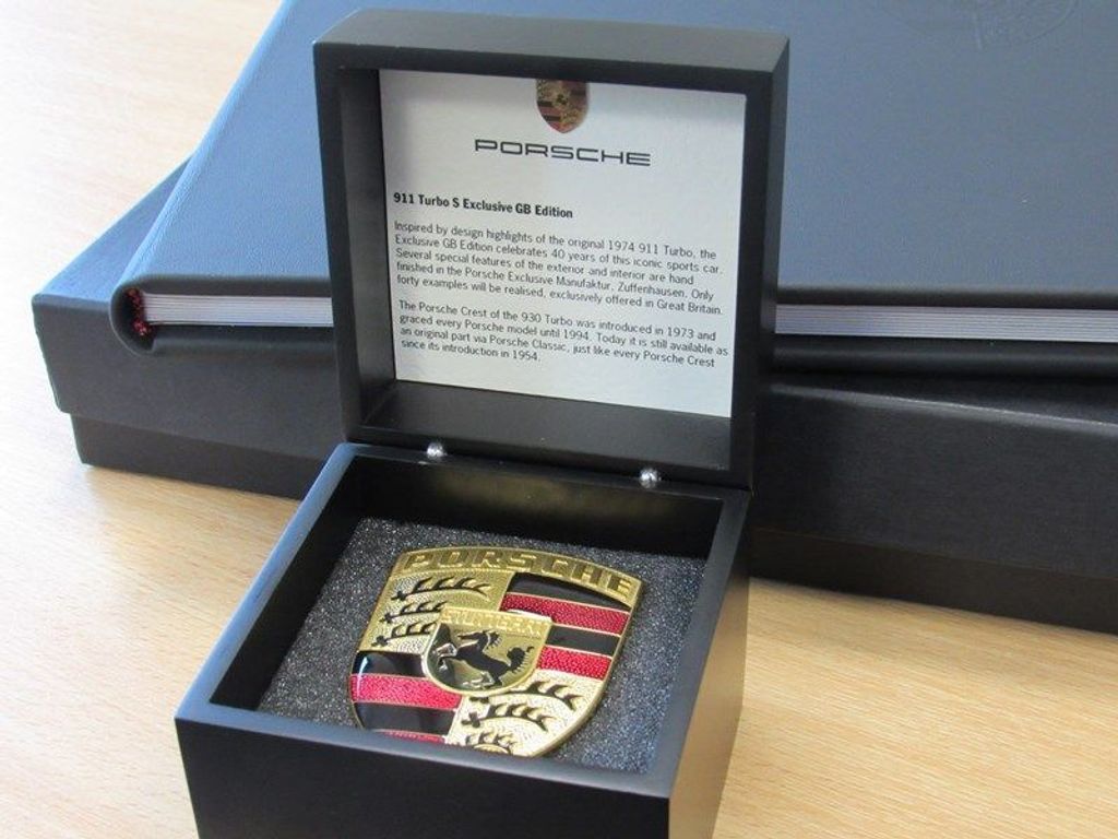 Porsche-911-991-Turbo-S-GB-Edition-CREST-Box