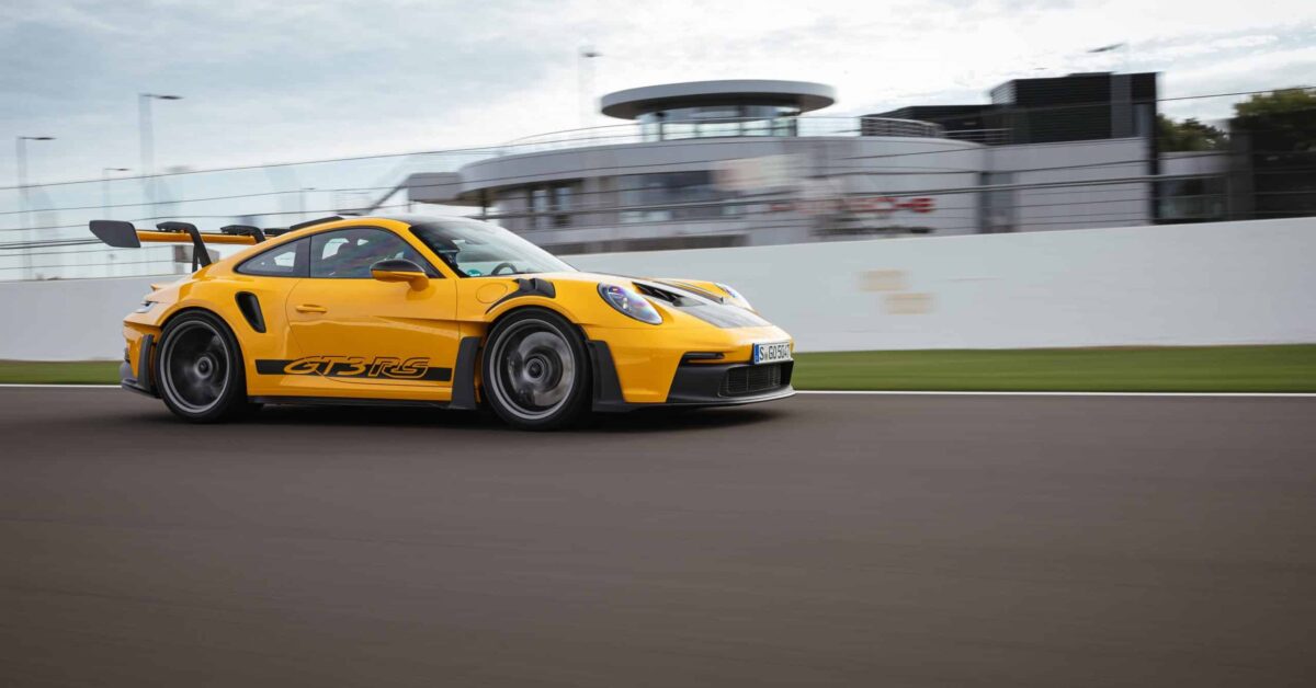 Porsche 911 992 GT3 RS in Yellow (19) | Porsche Knowledge